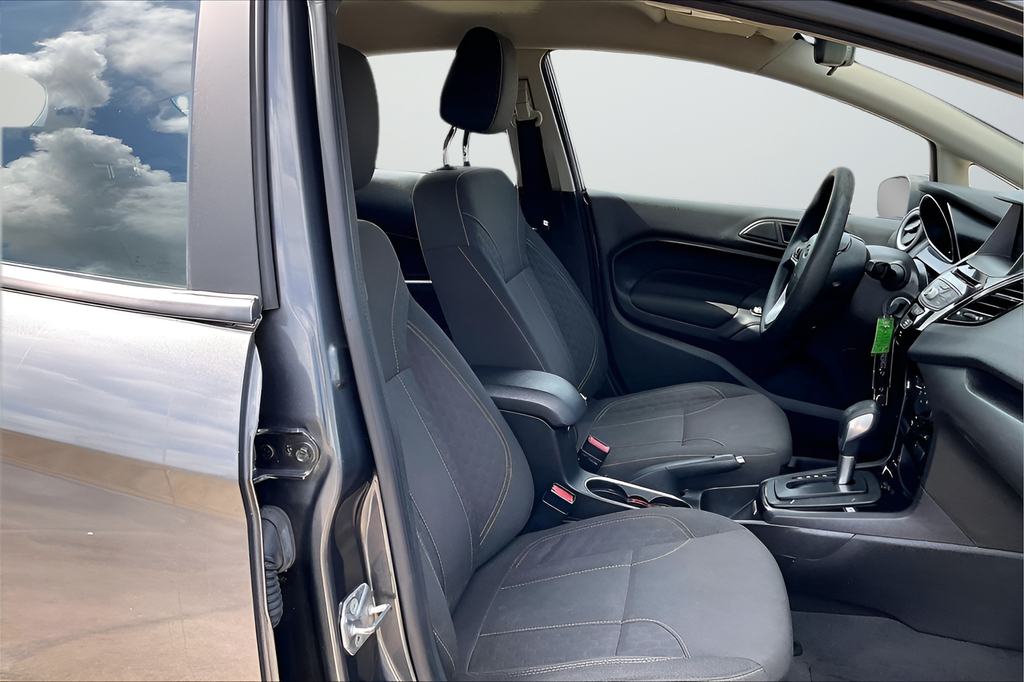 Used 2019 Gray Ford SE image 26