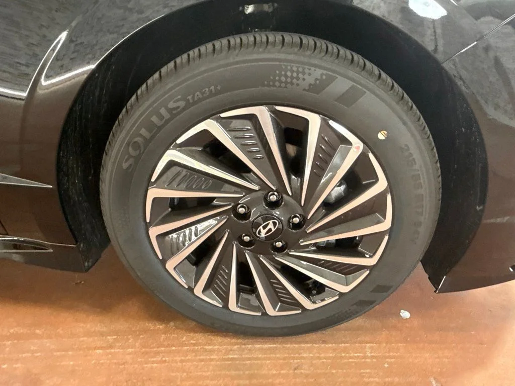 New 2026 Abyss Black Hyundai SEL image 10
