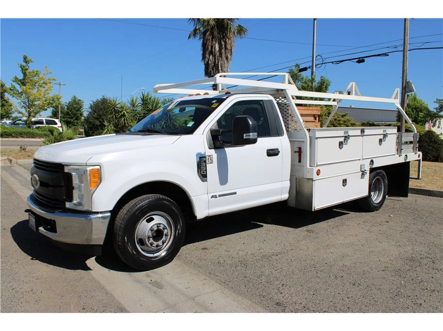 Used 2017 White Ford XL Cab & Chassis 4D image 8