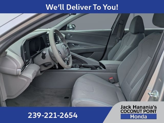 Used 2022 Silver Hyundai SE image 19