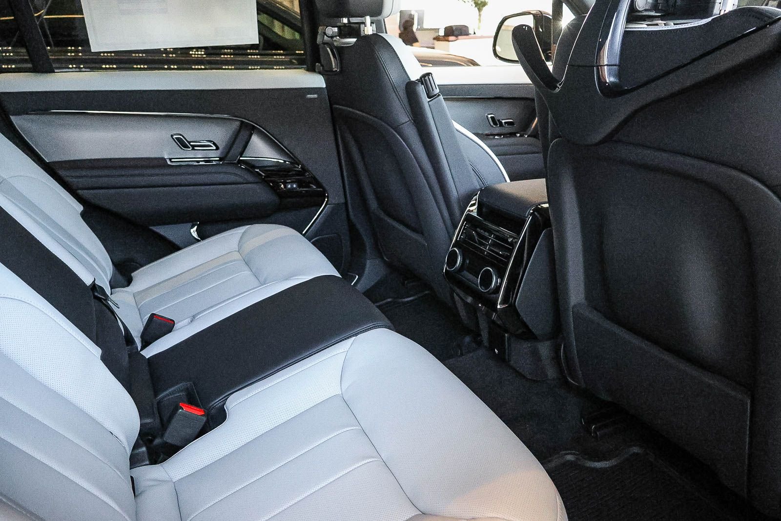 New 2026 Varesine Blue Land Rover Dynamic SE image 14