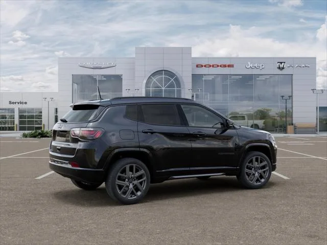 New 2025 Diamond Black Crystal Pearl-Coat Exterior Paint Jeep Limited image 14