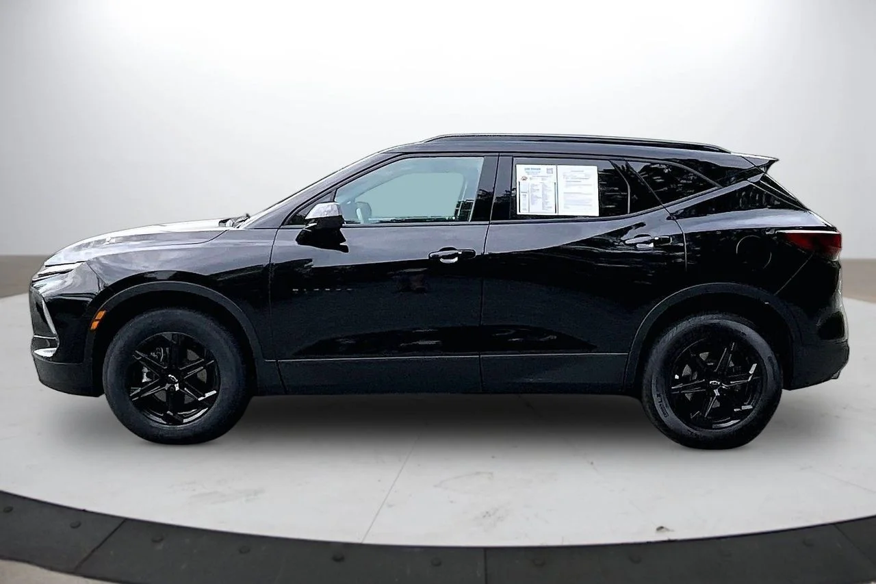 Used 2023 Black Chevrolet LT image 5