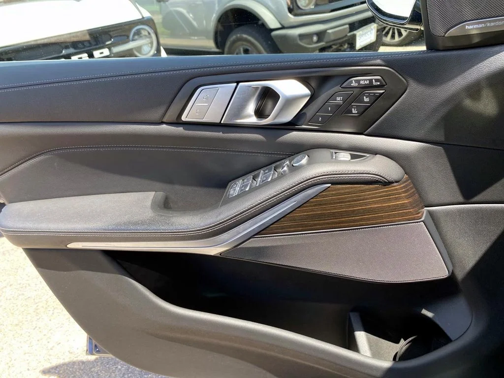 Used 2021 Phytonic Blue Metallic BMW xDrive40i image 22