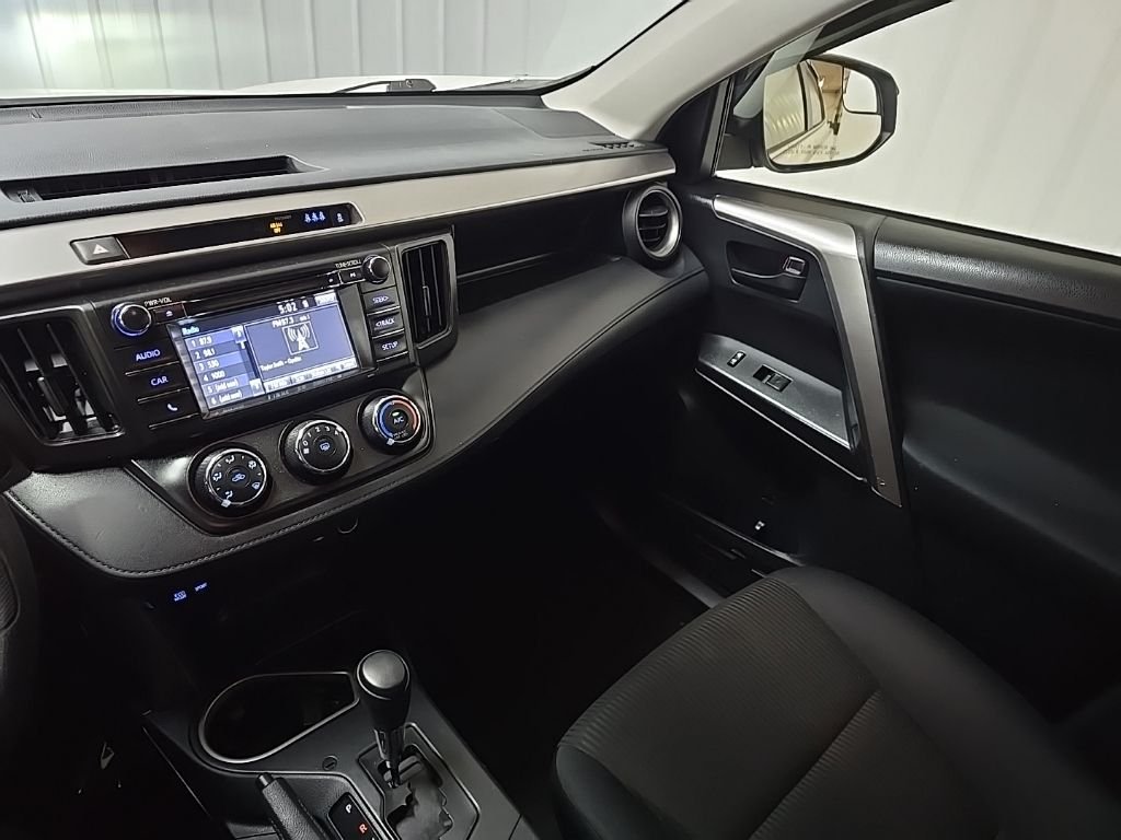 Used 2017 White Toyota LE image 25