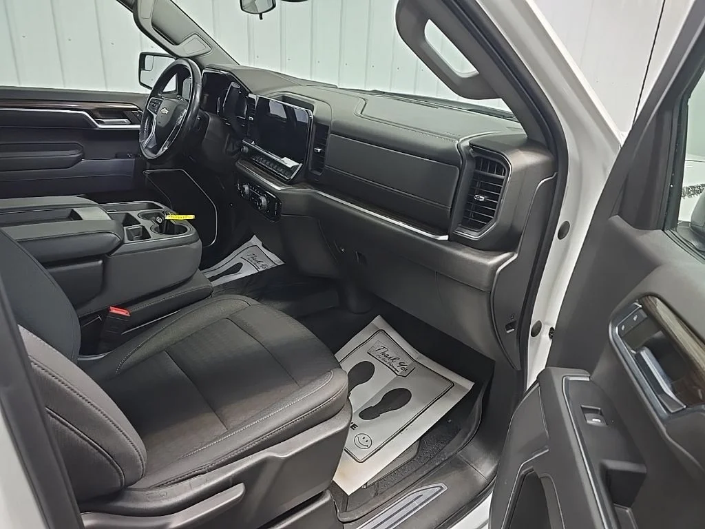 Used 2022 White Chevrolet LT image 15