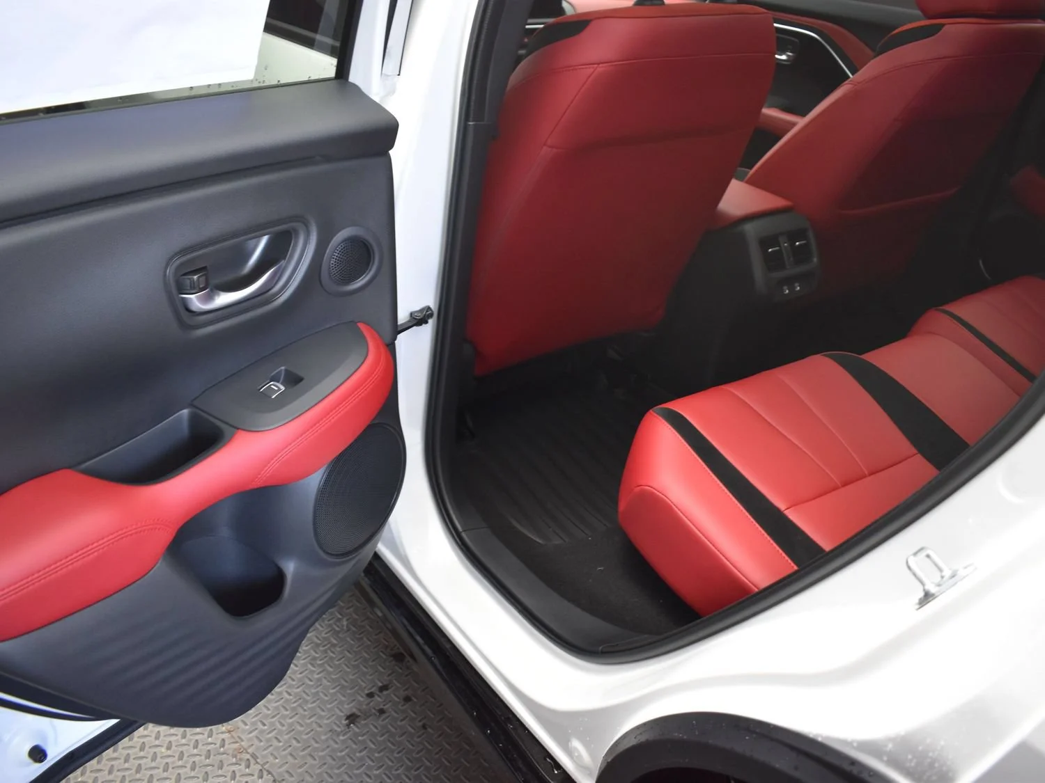 New 2025 Platinum White Pearl Acura w/A-Spec Package image 19