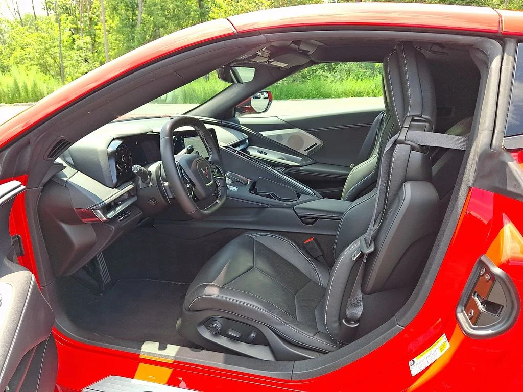 2024 Chevrolet Corvette 2LT - Photo 11