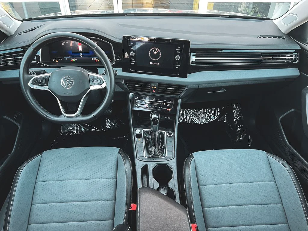 2025 Volkswagen Jetta SE - Photo 22