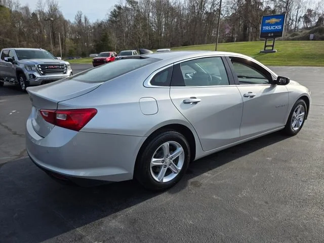 Used 2022 Silver Ice Metallic Chevrolet FL image 8