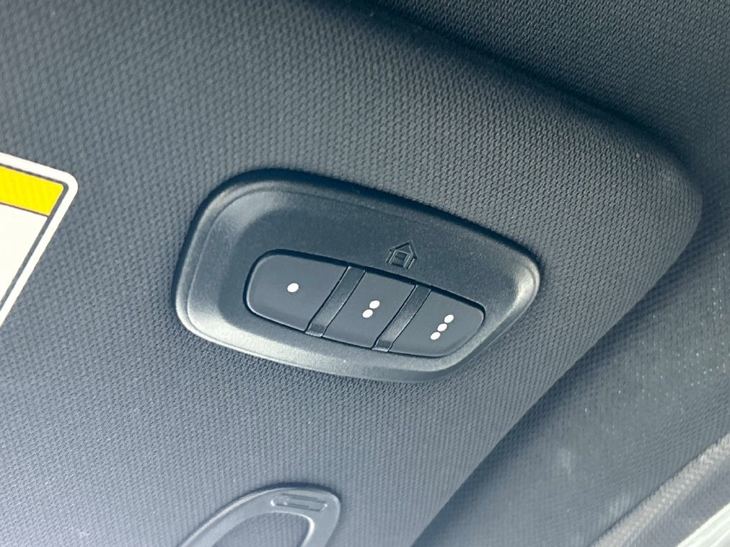 Used 2023 Gray Jeep Latitude Lux image 30