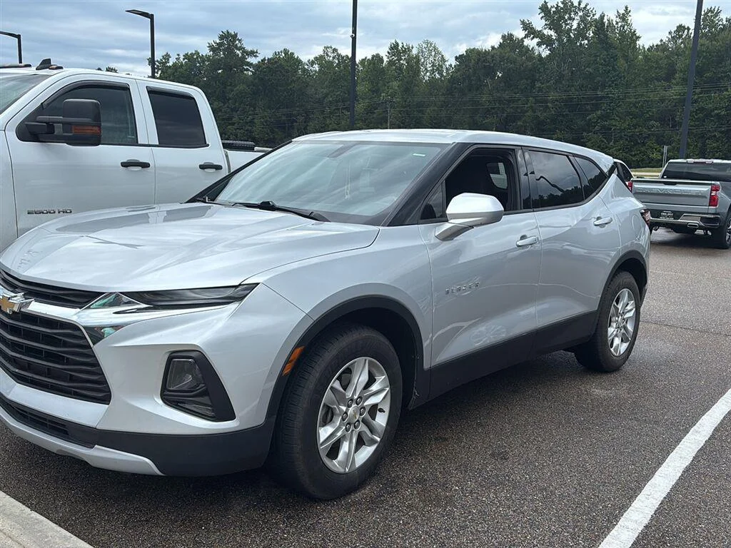 Used 2020 Silver Ice Metallic Chevrolet LT image 2