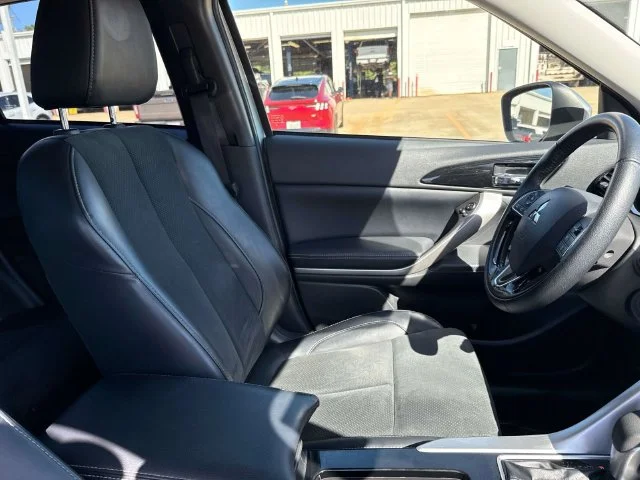 Used 2025 Silver Mitsubishi SE image 20