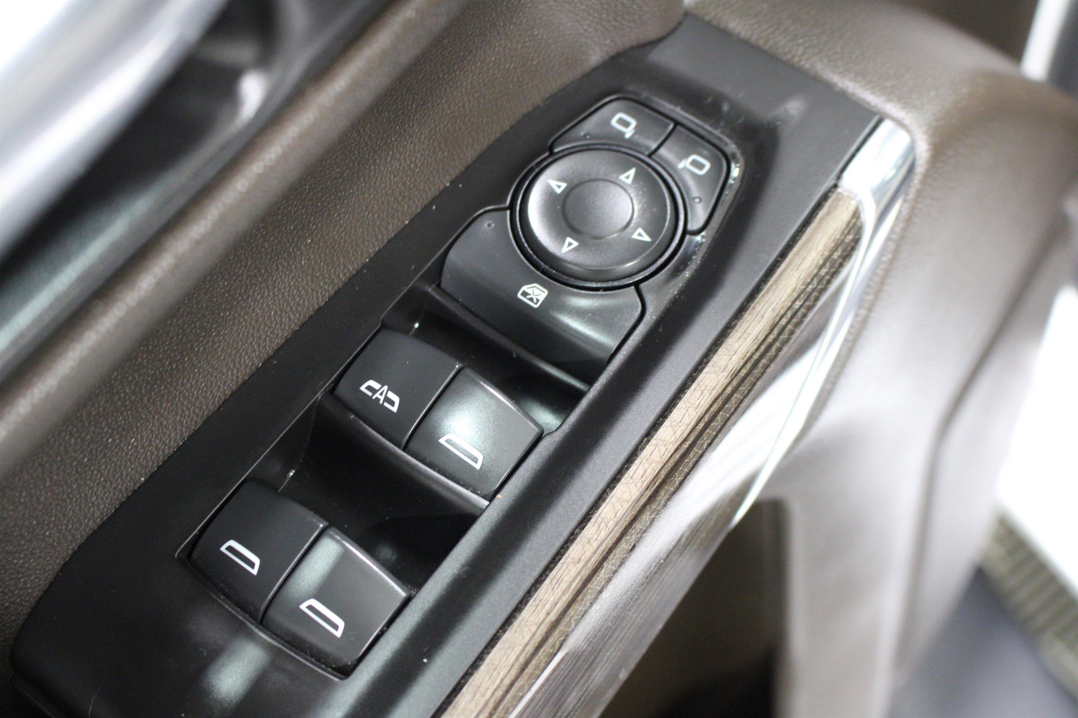 Used 2020 Summit White Chevrolet LT image 7