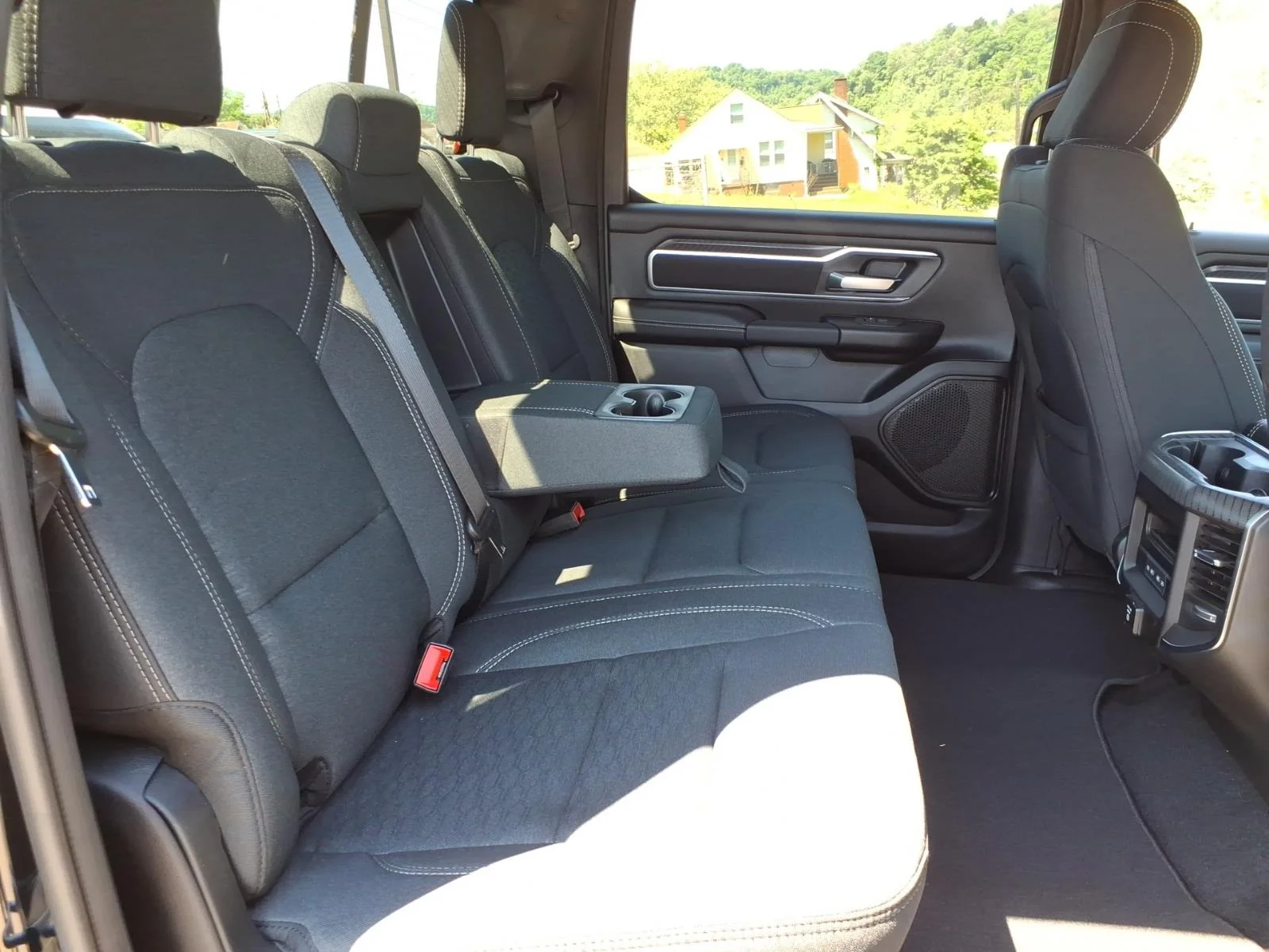 New 2026 Diamond Black Crystal Pearl-Coat Exterior Paint RAM Big Horn/Lone Star image 5