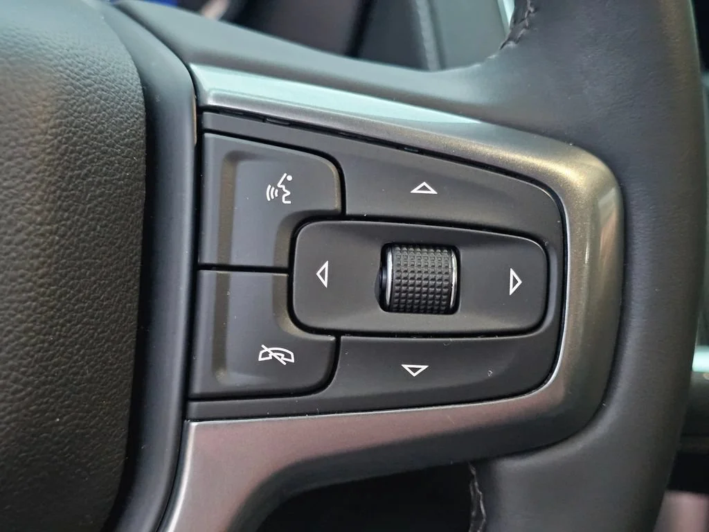 Used 2023 Black Chevrolet Z71 image 29