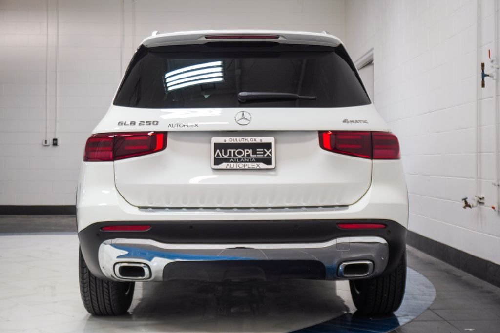 Used 2025 White Mercedes-Benz GLB 250 image 33