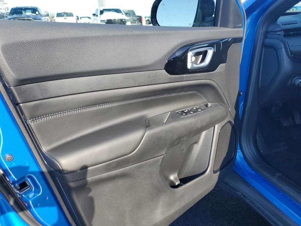 New 2026 Hydro Blue Pearlcoat Jeep Latitude image 14