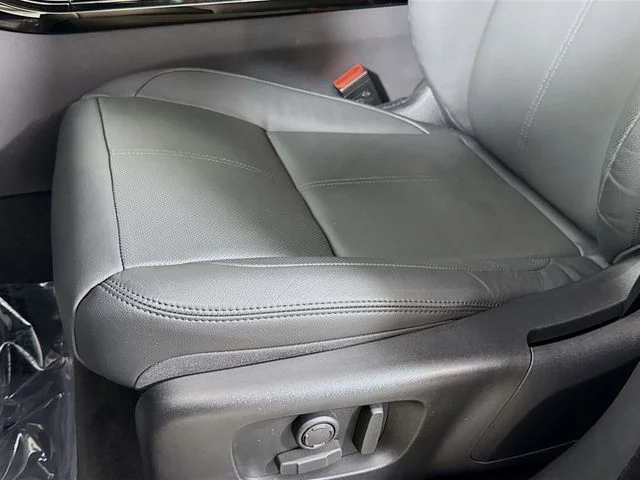 Certified Used 2026 Gray Land Rover Dynamic SE image 22