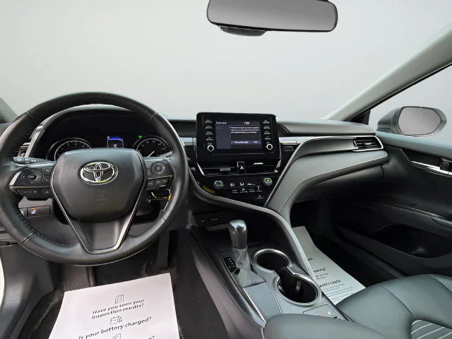 Used 2024  Toyota  image 11