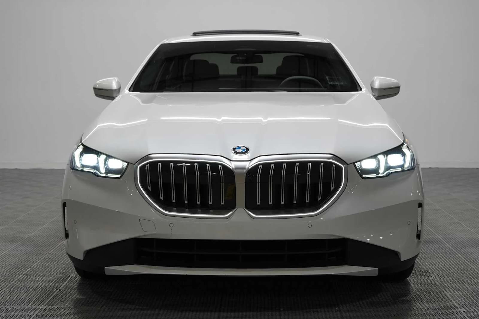 Used 2026 Mineral White Metallic BMW 530i image 2