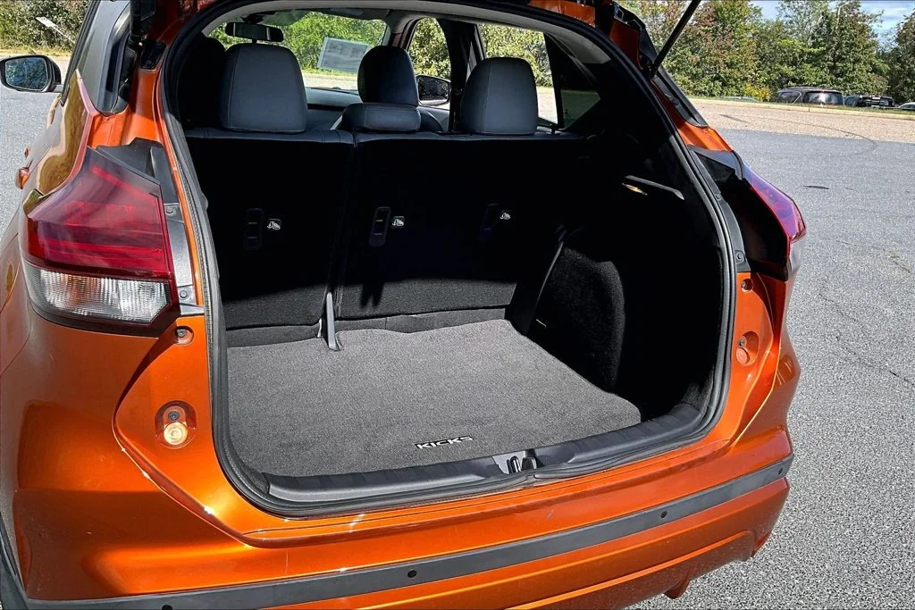 Used 2023 Orange Nissan SR image 27
