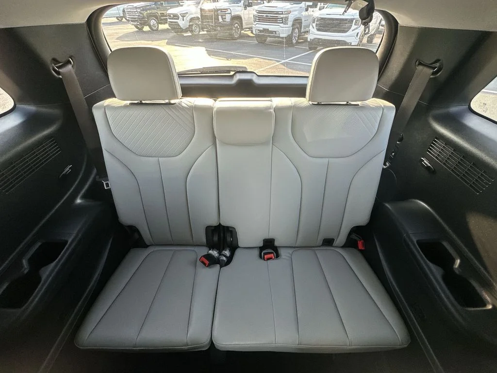 Used 2023 White Hyundai SEL image 23