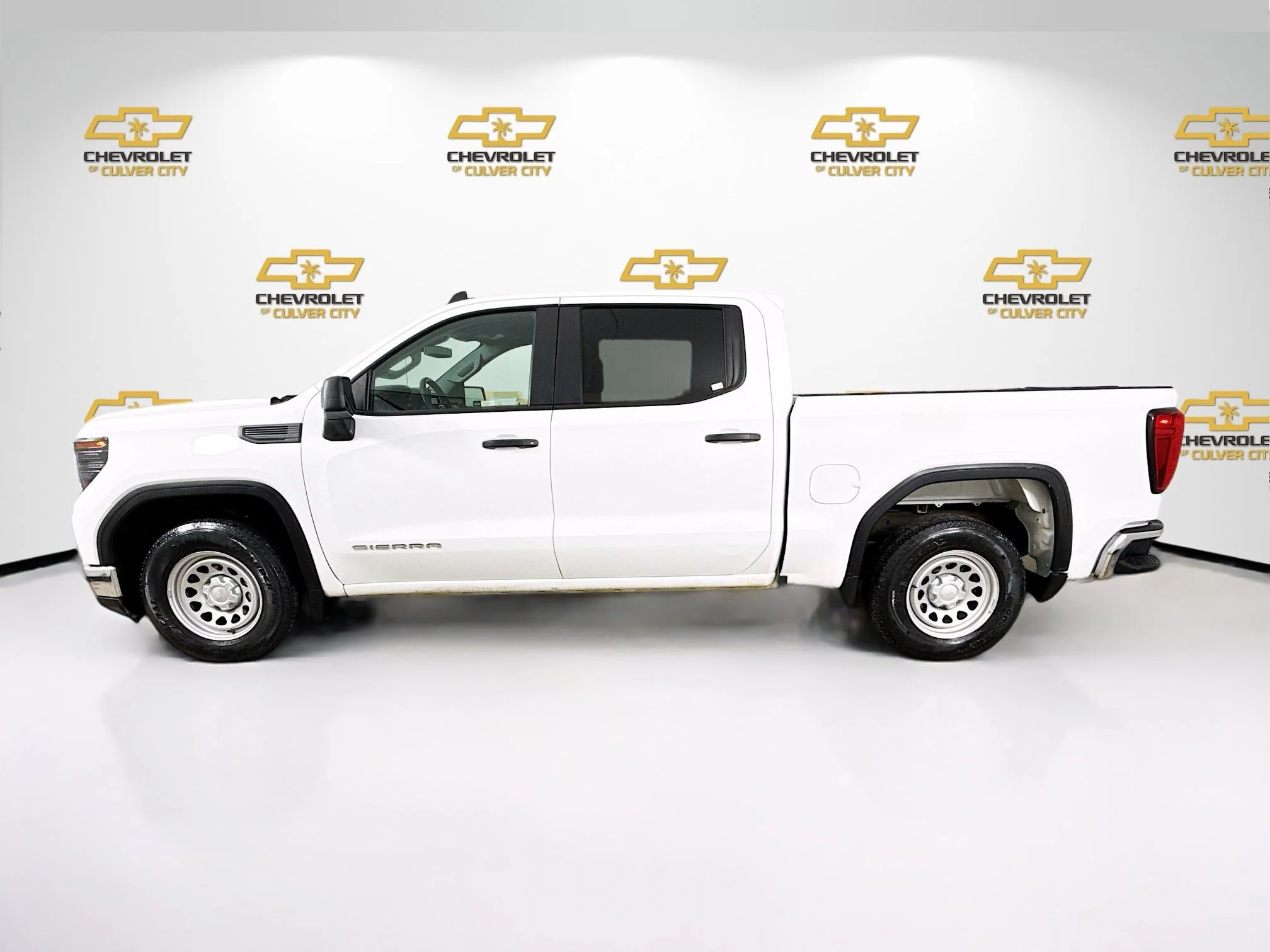 Used 2024 Summit White GMC Pro image 5