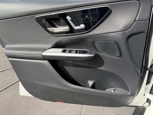 New 2026 Polar White Mercedes-Benz GLC 300 image 17