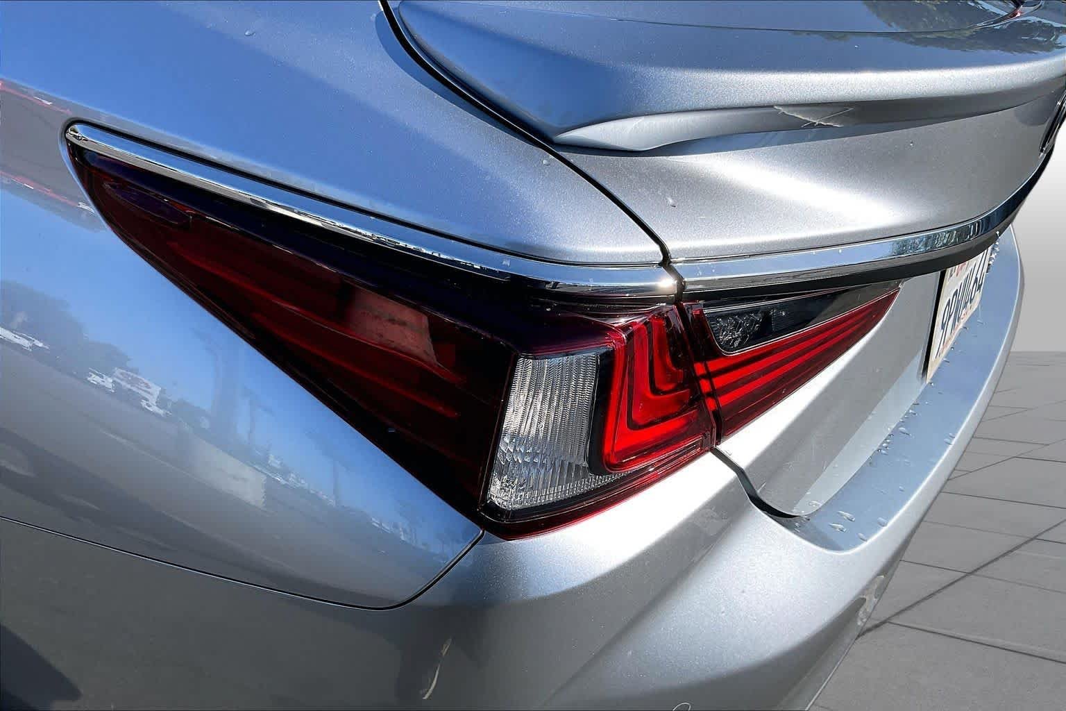Used 2025 Iridium Lexus  image 28