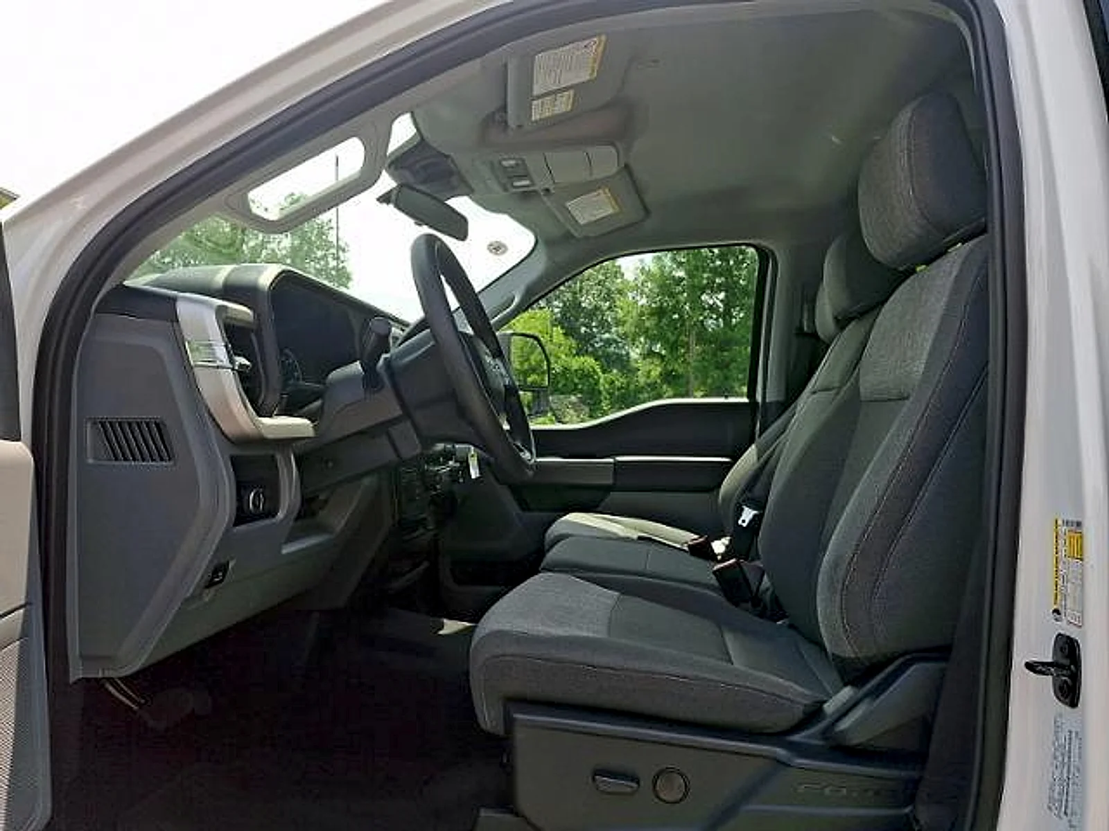 Used 2025 Oxford White Ford XLT image 14