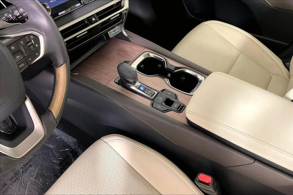 Used 2023  Lexus 350 image 17