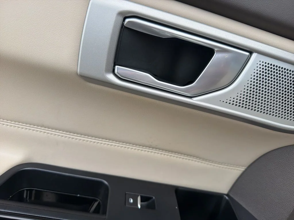Used 2023 White Ford Platinum image 26