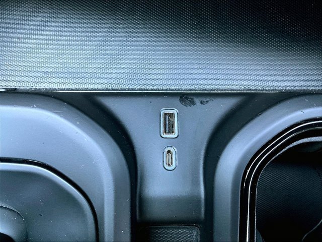 Used 2022 White GMC AT4X image 20