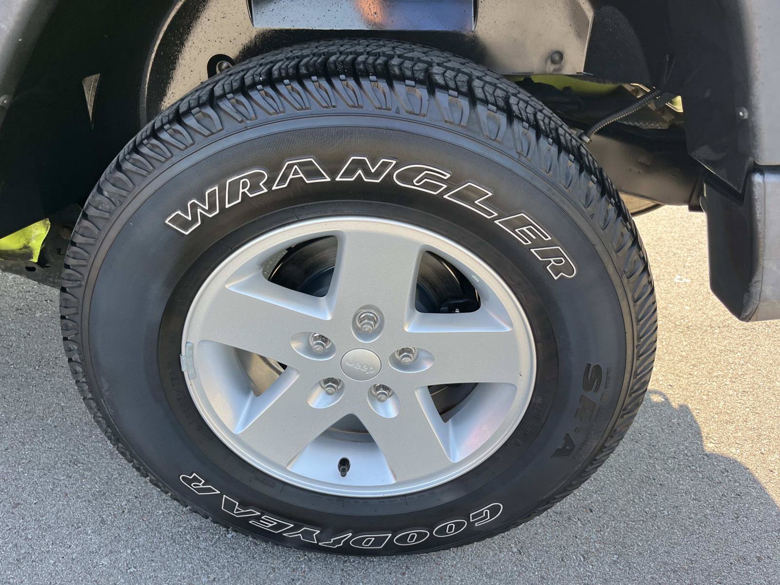 Used 2017 Hypergreen Clearcoat Jeep Sport image 11