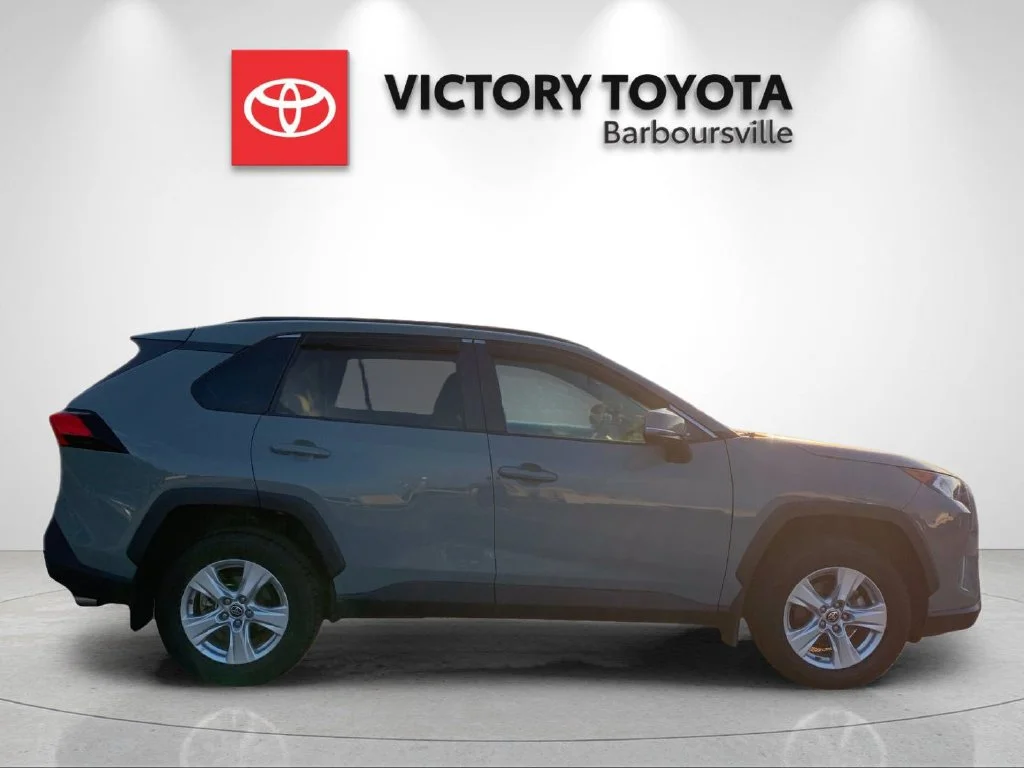Used 2021  Toyota XLE image 6