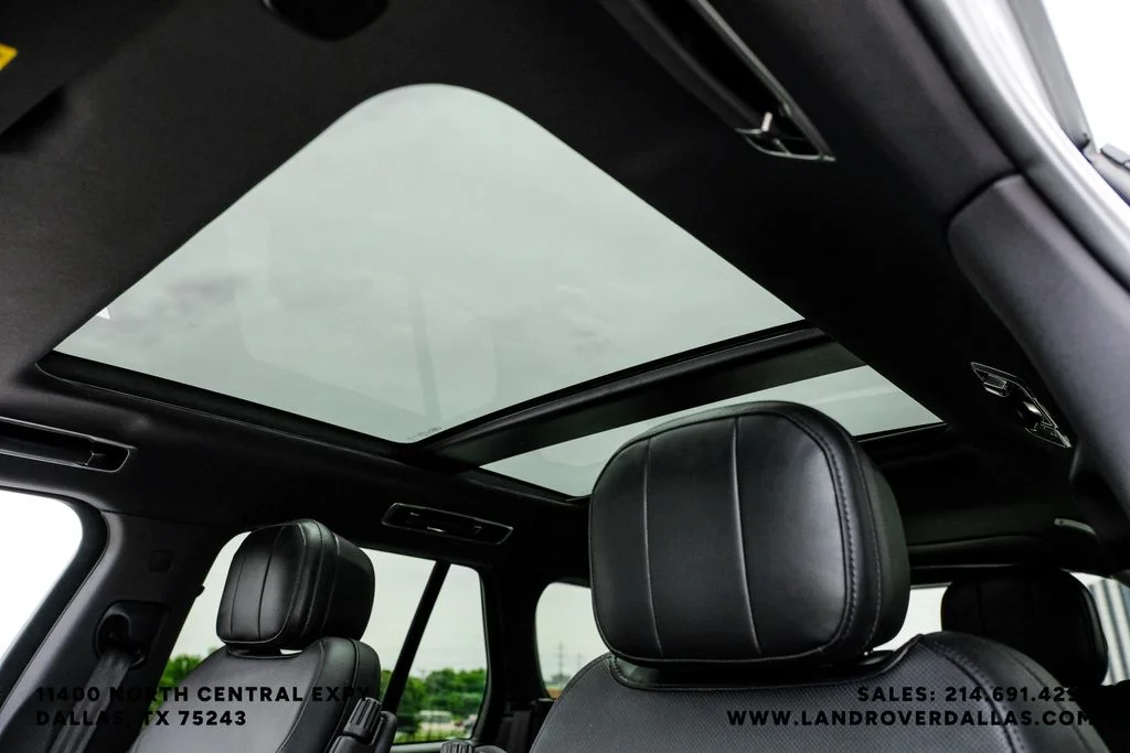 Used 2023 Grey Land Rover SE image 24