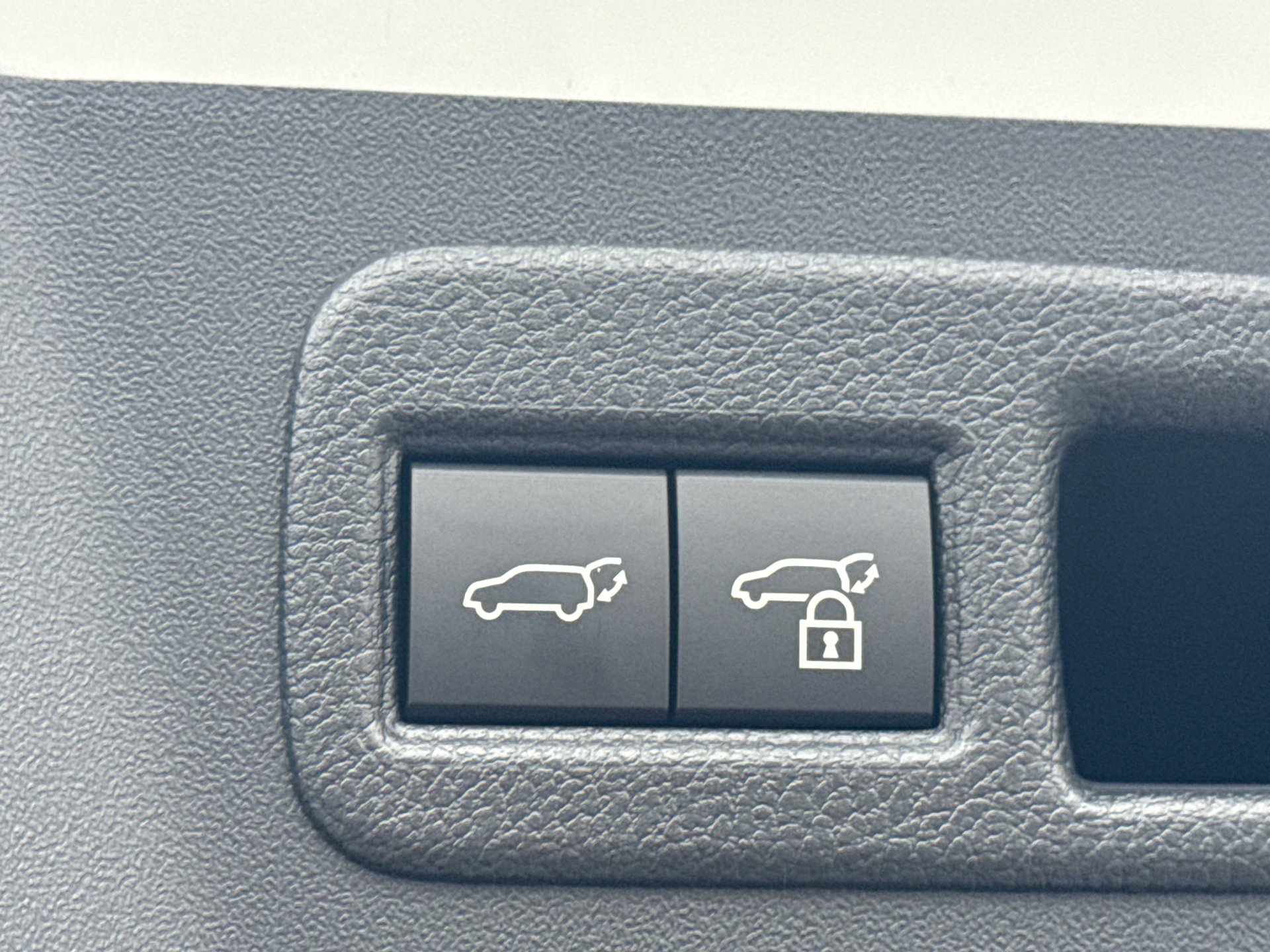 New 2026 Wind Chill Pearl <sup>1</sup> Toyota  SE image 13