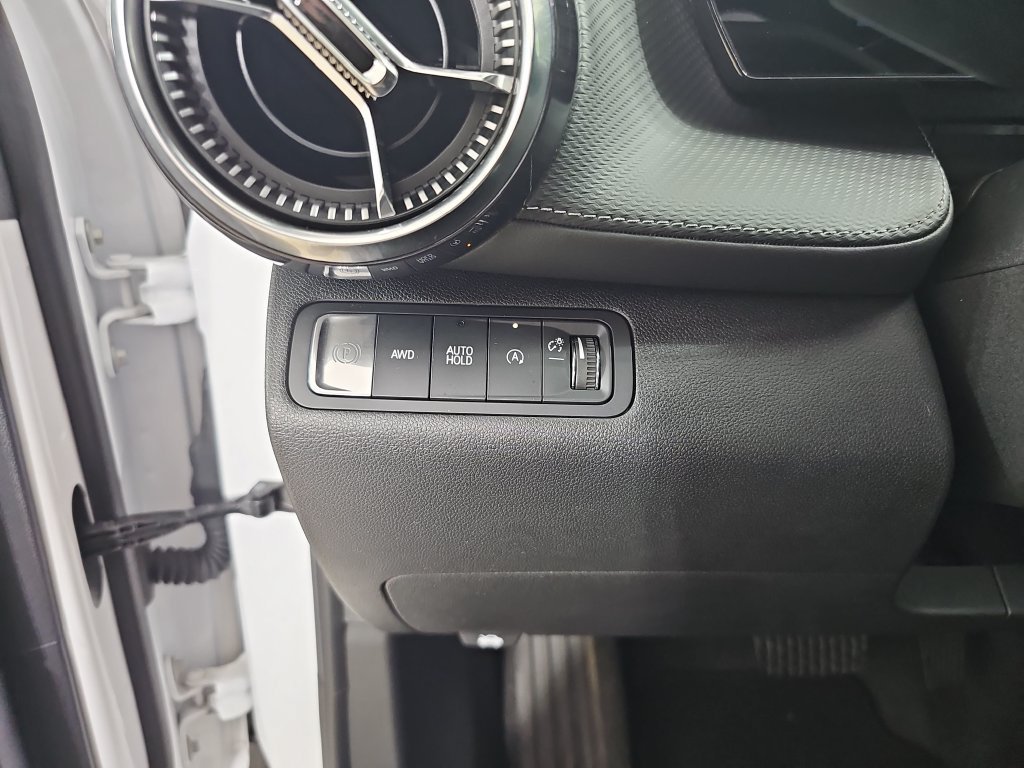 Certified Used 2025 Summit White Chevrolet LT image 31