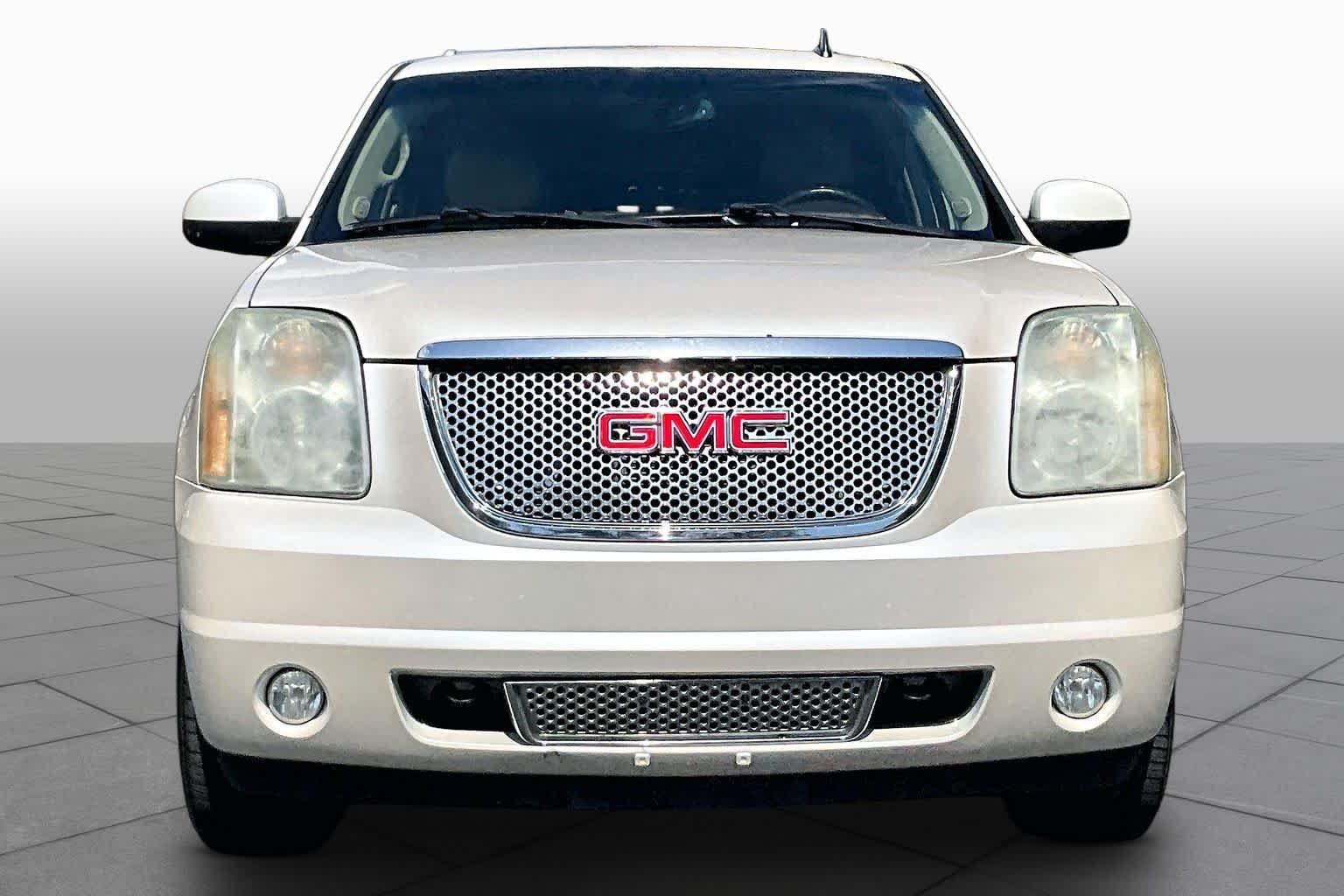 Used 2012 White Diamond Tricoat GMC Denali image 3