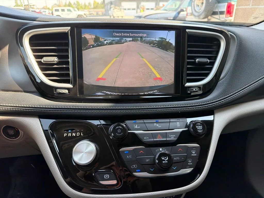 Used 2023 Black Chrysler Touring L image 15