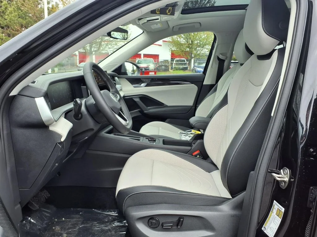 New 2026 Deep Black Pearl Volkswagen 2.0T SE image 7