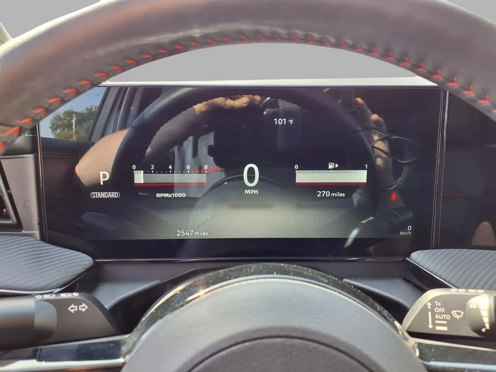 Used 2025 White Nissan SR image 16