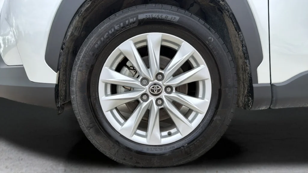 Used 2024 Pearl Toyota LE image 10