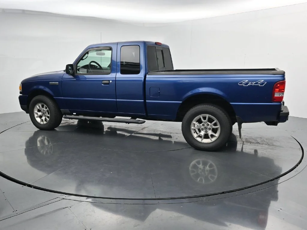 Used 2011 Blue Ford XLT image 4