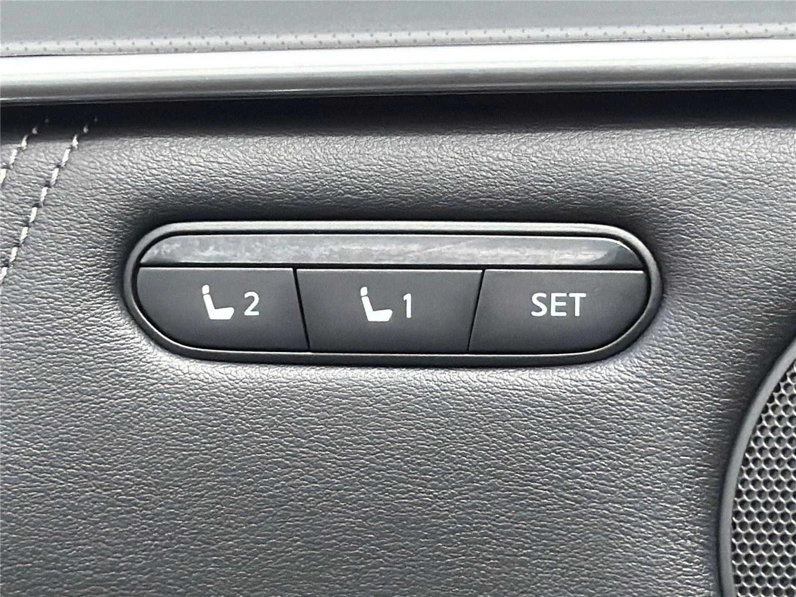 Used 2025 Black Obsidian INFINITI LUXE image 21