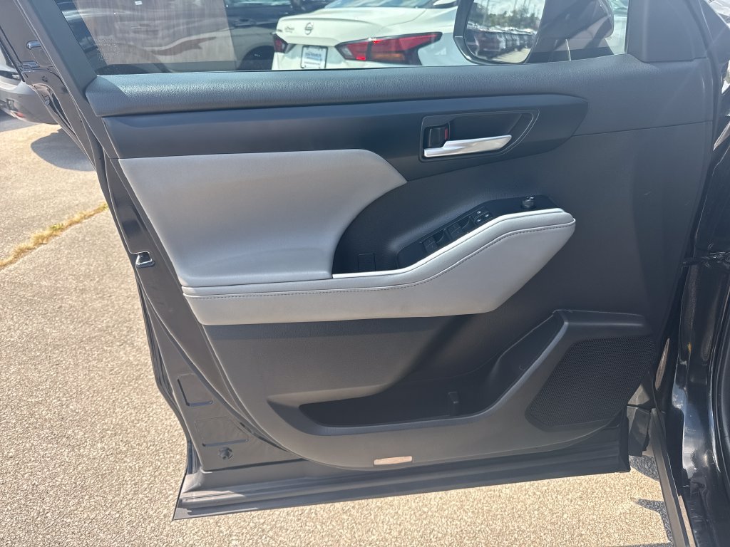 Used 2021 Black Toyota XLE image 12