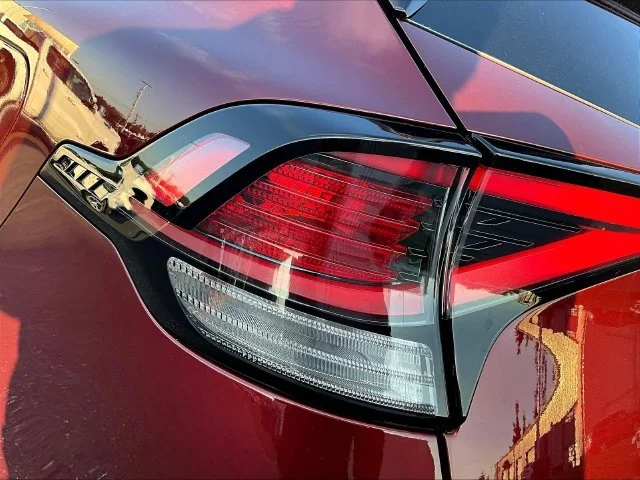 Used 2025 Red Kia X-Line image 30