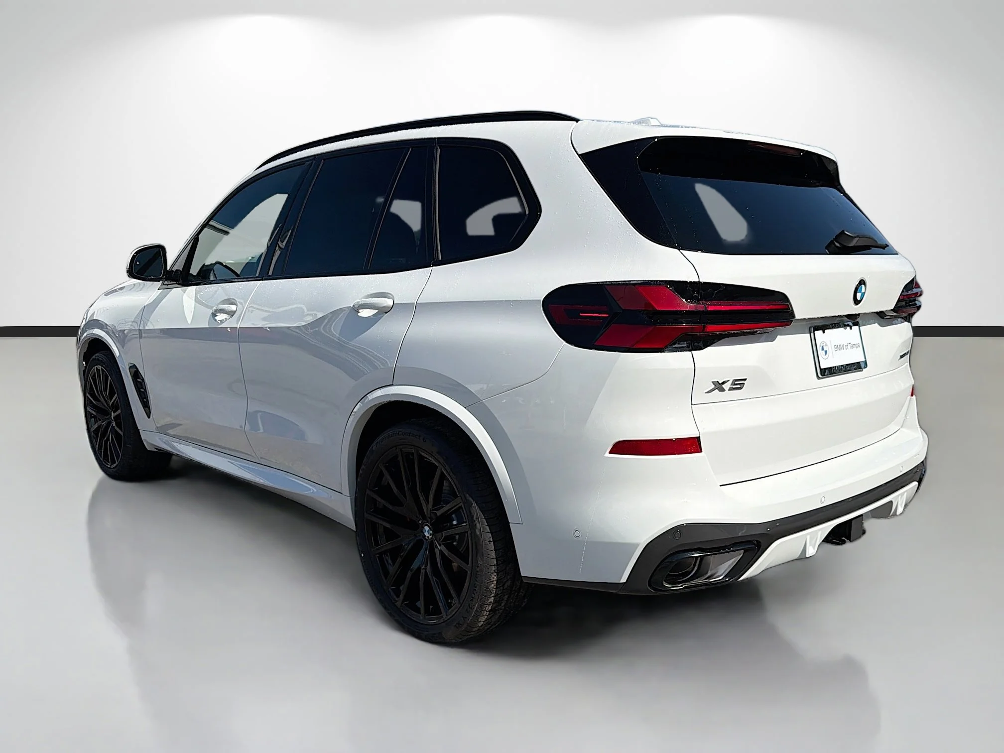 New 2026 Alpine White BMW xDrive40i image 5