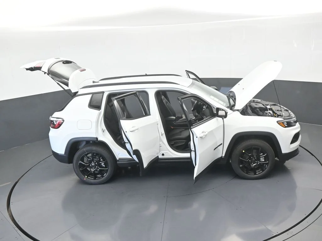 New 2026 Bright White Clear-Coat Exterior Paint Jeep Latitude image 62